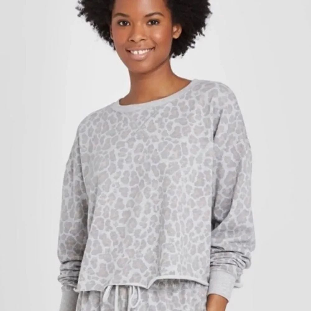 Colsie Leopard Cropped Sweatshirt!